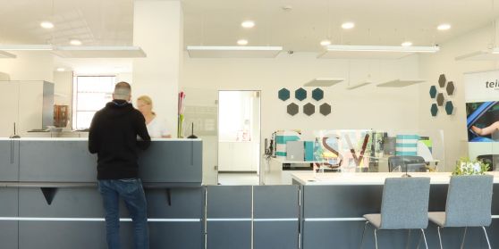 Der helle und freundliche Kundebereich der Mobilitätszentrale