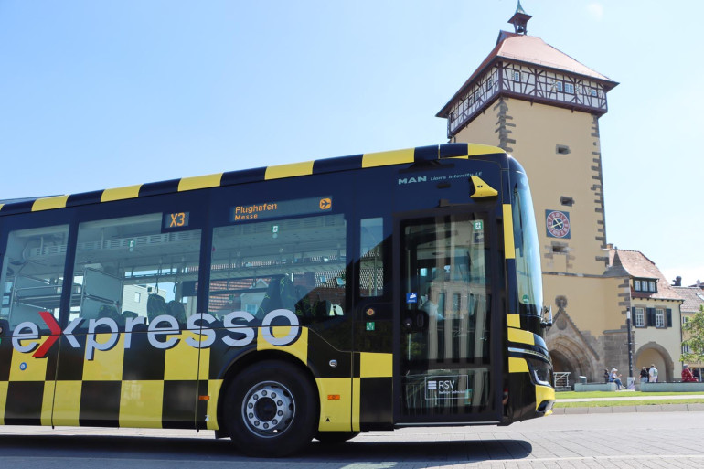 eXpresso Bus steht vor dem Tübinger Tor